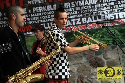 Beer Beer Orchestra (F) 14. This Is Ska Festival - Wasserburg, Rosslau 19. Juni 2010 (13).JPG
